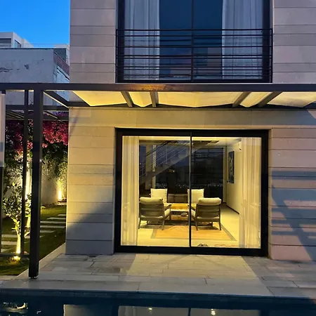 Bodrumda Deniz Ve Doğa Manzaralı Full Eşyalı Lüks Villa Bodrum