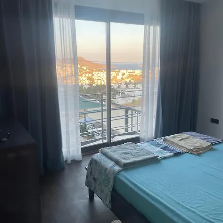 Bodrumda deniz ve doğa manzaralı full eşyalı lüks villa *