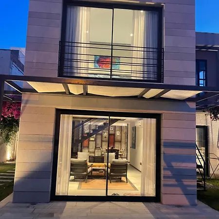 Bodrumda Deniz Ve Doga Manzarali Full Esyali Lueks Villa *