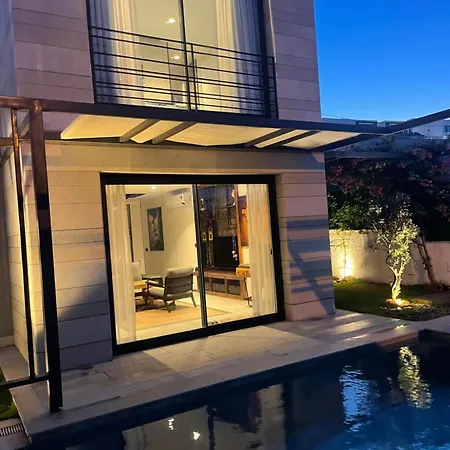Bodrumda Deniz Ve Doga Manzarali Full Esyali Lueks Villa *