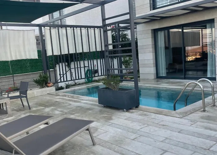 Bodrumda Deniz Ve Doga Manzarali Full Esyali Lueks Villa Bodrum