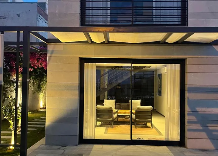 Bodrumda Deniz Ve Doga Manzarali Full Esyali Lueks Villa Bodrum