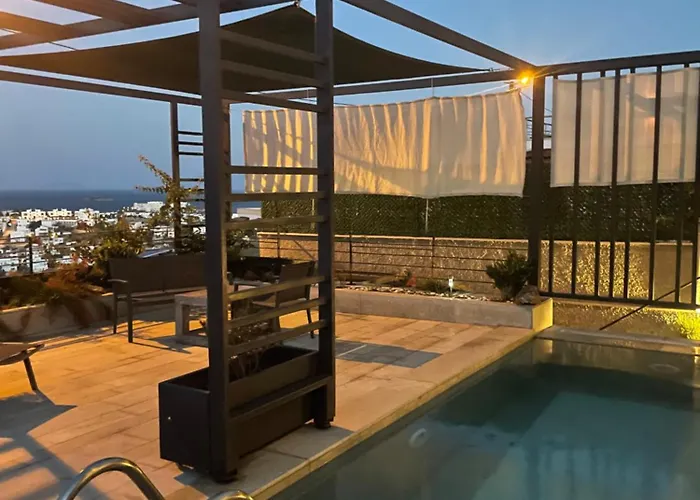 Bodrumda Deniz Ve Doga Manzarali Full Esyali Lueks Villa